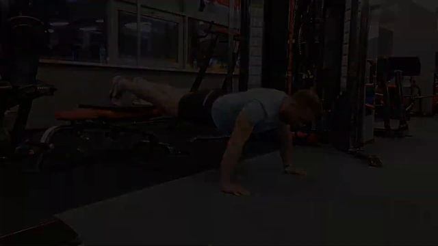 Отжимания для плеч на возвышении. Какаем плечи в домашних условиях смотреть онлайн