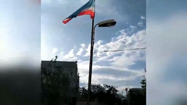 Во дворах улицы Чкалова установили флагшток смотреть онлайн