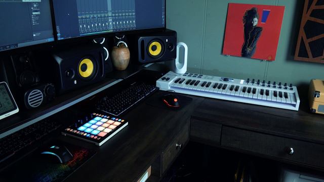Music Production Studio Tour 2021 / Essential Music Gear for your Studio смотреть онлайн