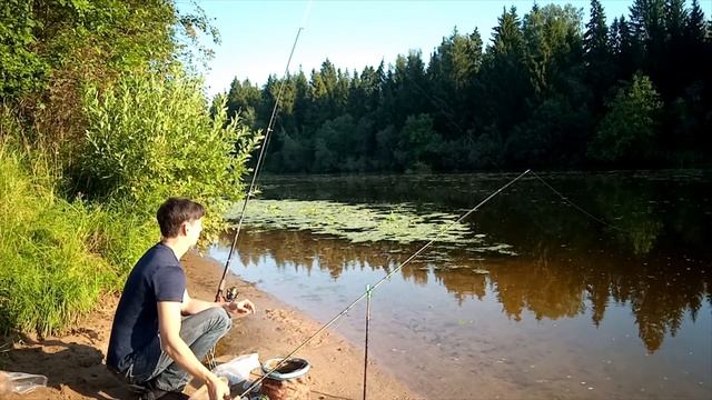 Ловля рыбы  на речке Дубна в Дубне)
