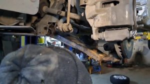Рабочии будни автомастерской. Замена рычага Хендай Х35