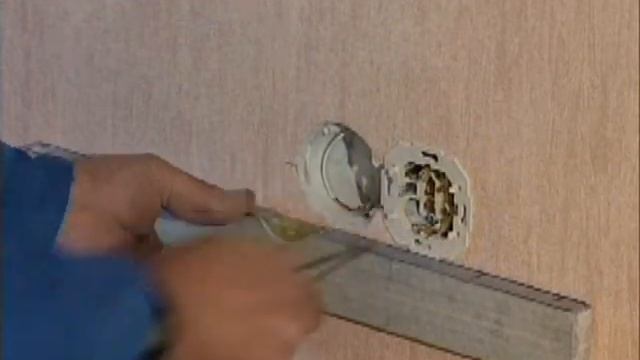 Как установить розетку в квартире