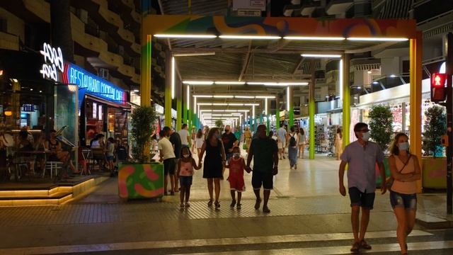 Tiny Tour | Salou Spain | Visit the Resort Town in the night 2020 August смотреть онлайн