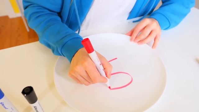 COME FARE DISEGNI MAGICI CHE SI MUOVONO! (ESPERIMENTI IN CASA) смотреть онлайн