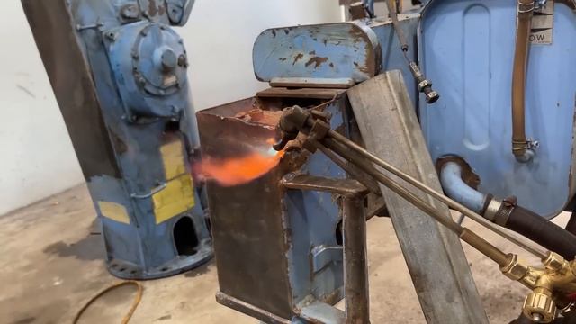 Self-Propelled Crane Truck Restoration Project // Repairing Power Steering Box And Hydraulic Cranes смотреть онлайн