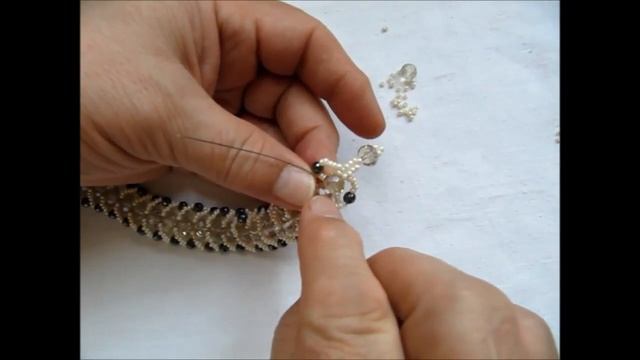 (84) Браслет из бусин и бисера. Техника - американский жгут. смотреть онлайн