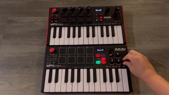 Akai MPK Mini Play 3!!! I can tell the difference!!!! Awesome 👏 смотреть онлайн