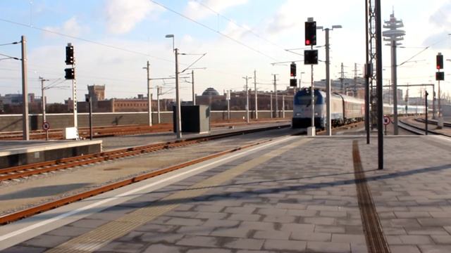 Train 101 from Bohumin, Moscow and St. Petersbvurg arriving at Wien Hbf (Vienna) смотреть онлайн