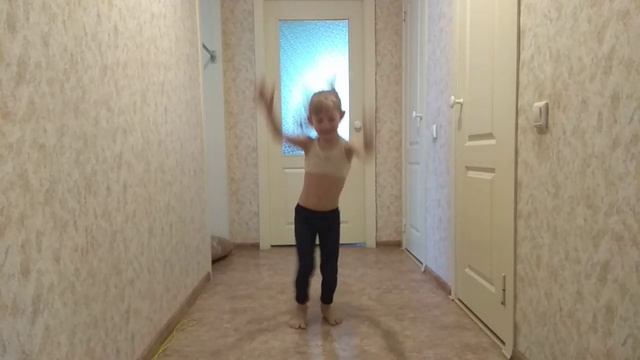 Учимся прыгать на скакалке, первое видео смотреть онлайн