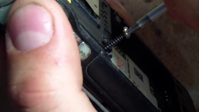 Как скрутить слизанные и завальцованные шурупы смотреть онлайн