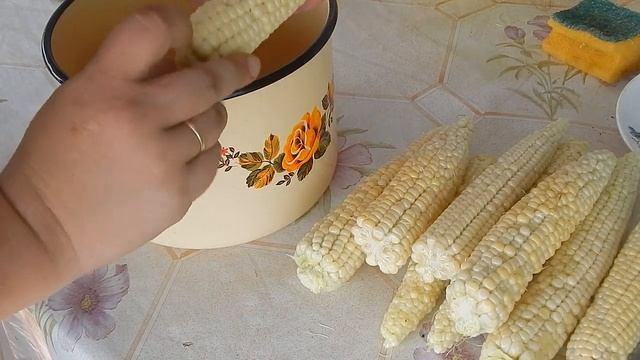 Как быстро сварить кукурузу и как её быстро почистить смотреть онлайн