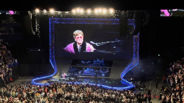 Elton John - Farewell Yellow Brick Road / Your Song & Goodbye Yellow Brick Road - 4K HDR смотреть онлайн