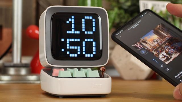 The Best Desk Accessory (DIVOOM Ditoo Review) смотреть онлайн