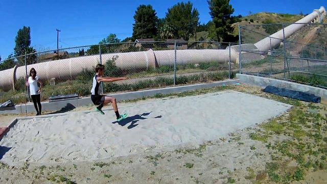 Record Long Jump for a 12 year old: 15 Feet 10.25 inches смотреть онлайн