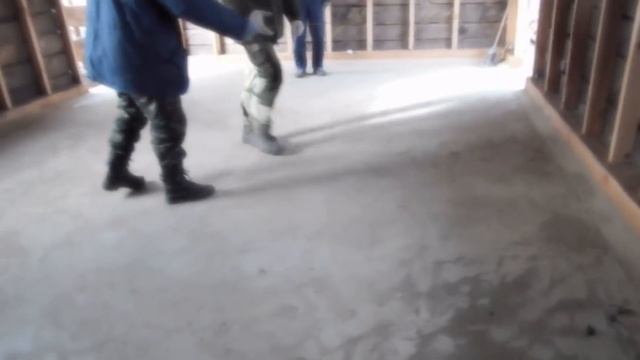 НА КАКОЕ КОЛИЧЕСТВО КОРОВ ХВАТИТ? ВНУТРЕННЯЯ ПЛАНИРОВКА НОВОГО КОРОВНИКА//БУРИМ ВОДУ! смотреть онлайн