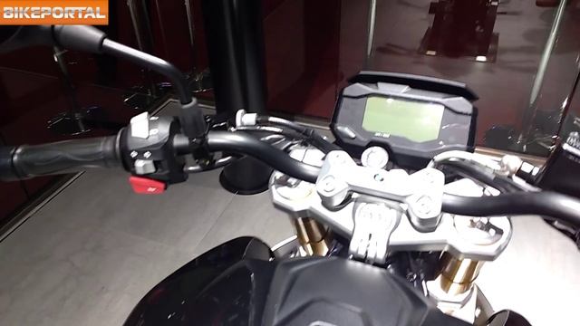 BMW G310 R Walkaround at Auto Expo 2016 - Bikeportal смотреть онлайн