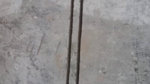 Штробление бетонной стены в панельной квартире.