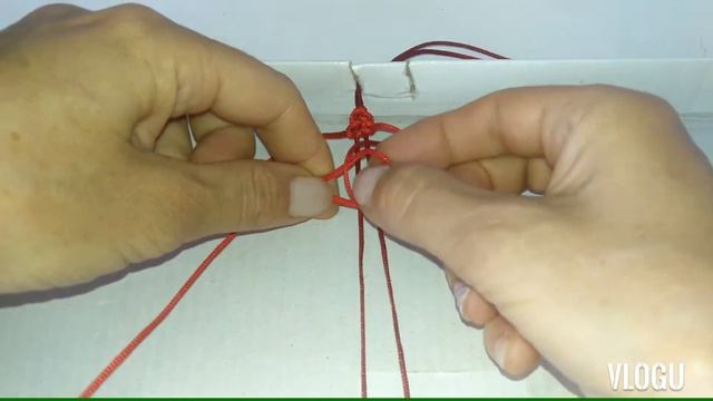 Широкий браслет из ниток / Как сделать браслет макраме / Красный оберег на руку смотреть онлайн