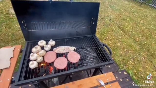 Лайфак как разжечь уголь для мангала.