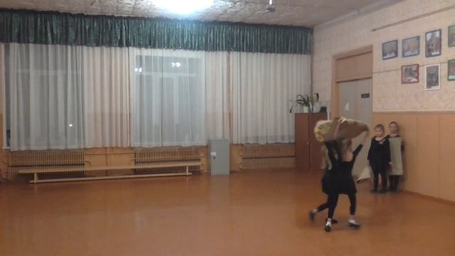 Этюд "Коврик - это..." смотреть онлайн