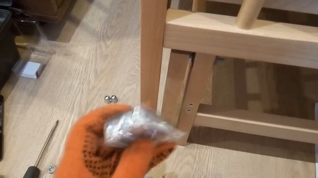 Как правильно собрать маятник детской кроватки Веселка тм Дубок на шарнирах смотреть онлайн