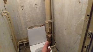 Трубы в туалете закрывать плиткой или нет ?