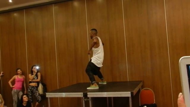 Reggaeton Yoandy Villaurrutia смотреть онлайн