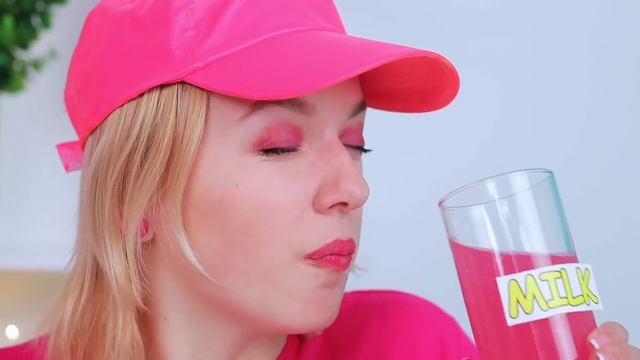 ЕДИМ ПРОДУКТЫ ОДНОГО ЦВЕТА ЦЕЛЫЙ ДЕНЬ! Пробуем на вкус розовую и зеленую еду с BooBoom Challenge смотреть онлайн