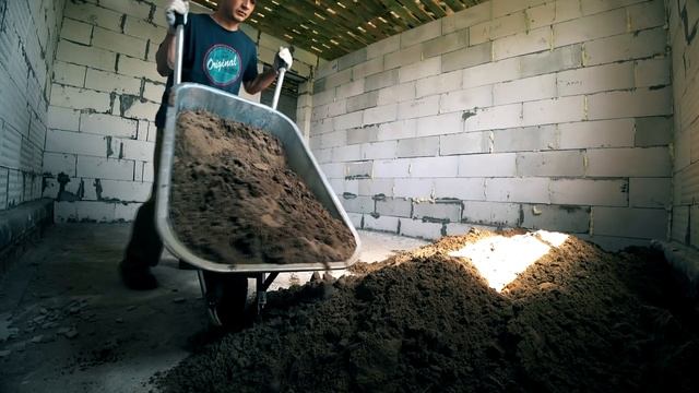 Строю дом в Деревне Один! Обратная засыпка песком вручную! смотреть онлайн