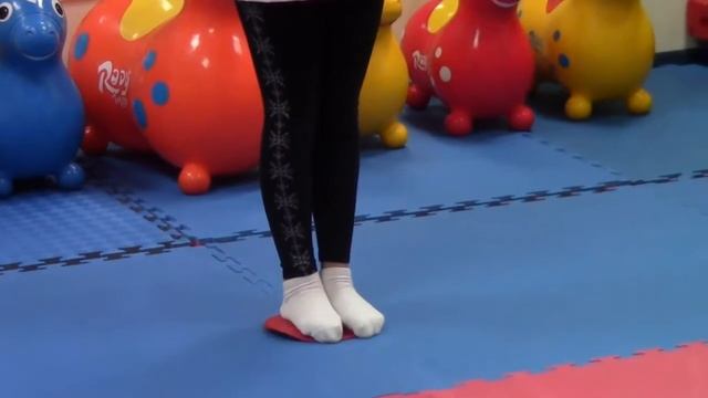 Упражнения для лечения плоскостопия у ребенка