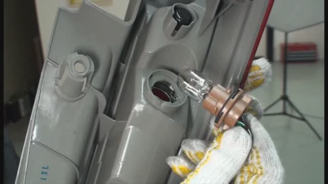 1.12 Замена ламп в задних фонарях смотреть онлайн