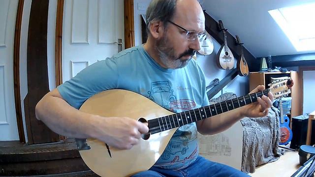 Valse à 11 temps: L'envol du faucon (Sylvain Butté), 11/4 waltz on bouzouki & mandolin смотреть онлайн