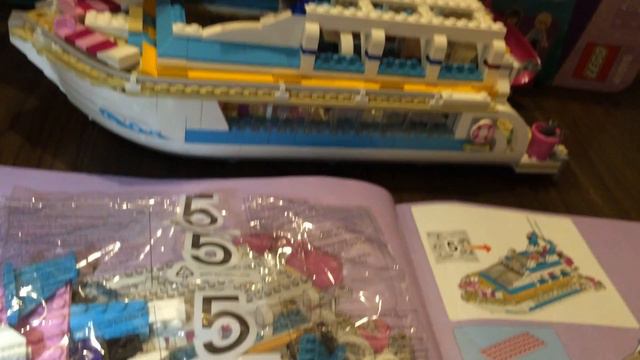 LEGO (Friends) - Dolphin Cruiser Close-Up & Fun смотреть онлайн