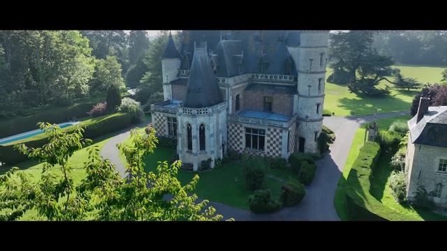 VISITE EXCLUSIVE D'UN CHATEAU ET SON AÉRODROME À VENDRE 3 700 000€ EN NORMANDIE | EP6 смотреть онлайн
