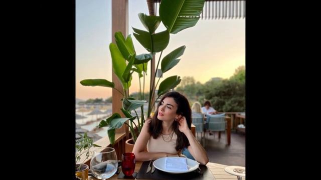 Özge Yağız cried a lot in her Henna night! смотреть онлайн