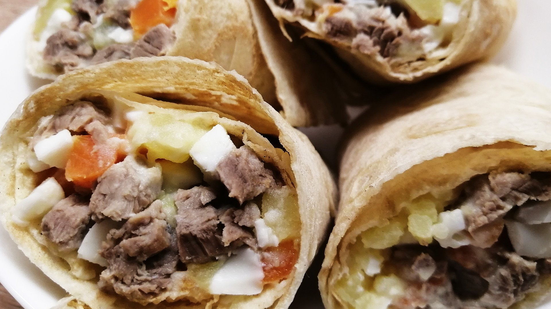 РУЛЕТЫ ИЗ ЛАВАША с салатом из говядины смотреть онлайн