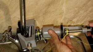 Как снять прикипевшую ручку крана, если она не снимается. Придумал действенный способ без снимателя