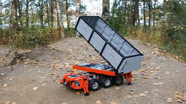 LEGO Technic Multifunctional Truck Platform - Mercedes-Benz Future Truck 2045 смотреть онлайн
