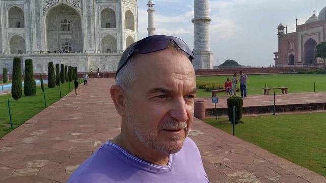 мой русский друг знает о Тадж-Махале больше меня смотреть онлайн