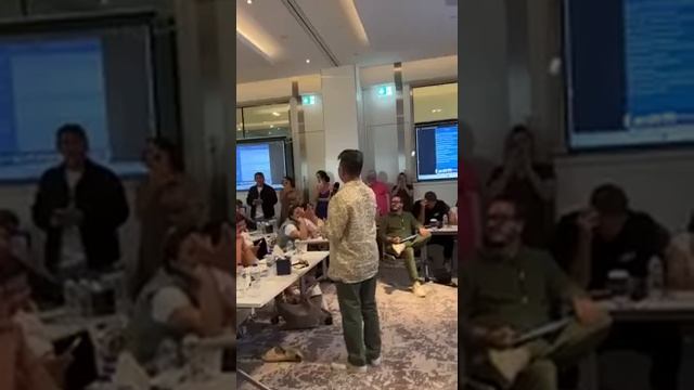 Проф Поток в Дубай. Эмоции в Субъективной Реальности. Жанат Кожамжаров. смотреть онлайн