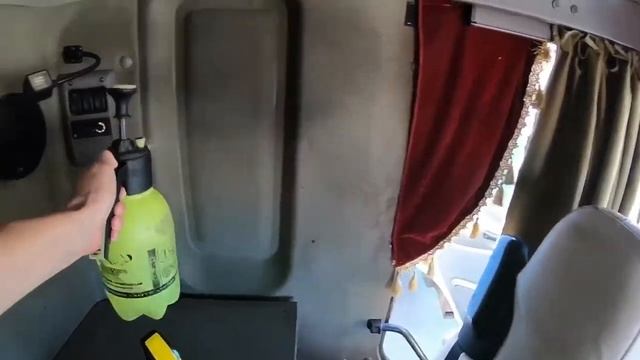 Полировка фары Даф, Лимон + сода + полироль = новая фара:) смотреть онлайн