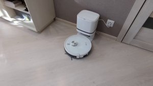 Робот-пылесос NEATSVOR S600 у сына  дома.