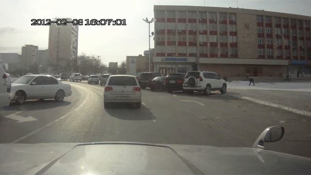 Игнорирование запрещающего знака и разворот через сплошные смотреть онлайн
