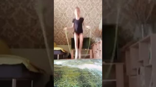 Прыгаем на скакалке. Тренировки для гимнасток. смотреть онлайн