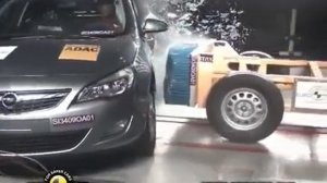 Opel Astra J Crash Test [Euro NCAP]