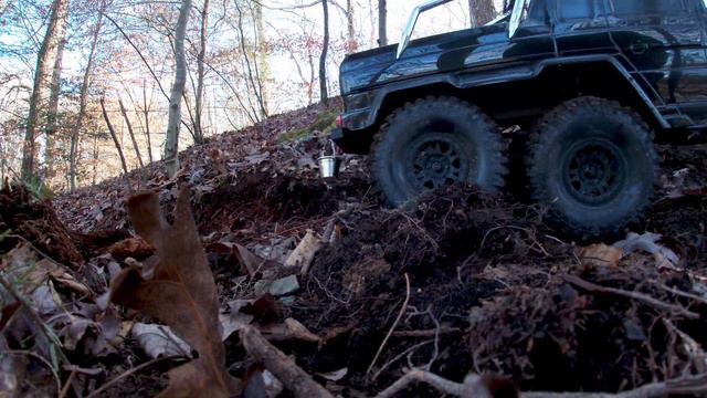 Slow Forest Roll | Traxxas TRX6 | Mercedes Benz G 63 AMG 6X6 смотреть онлайн