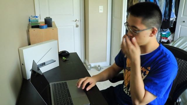 MacBook Pro Unboxing (13 inch w/ touchbar!!!) смотреть онлайн