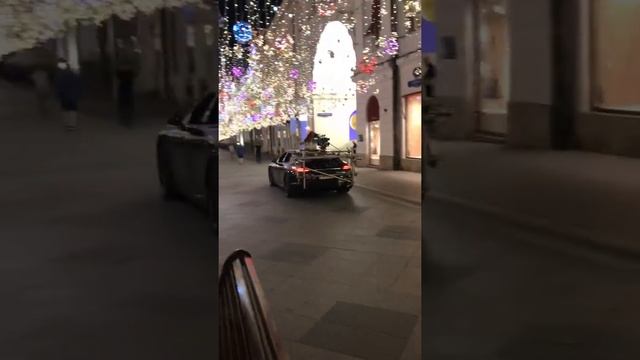 Porsche едет по Никольской в центре Москвы. смотреть онлайн