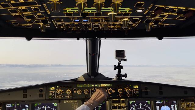 Airline pilot Airbus A320 NEO | 4K cockpit departure out of Madrid Barajas Airport (LEMD/MAD) смотреть онлайн