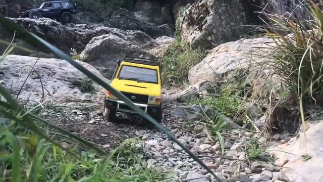 Boomracing BRX01 - Toyota LC70 On Rocks Part II